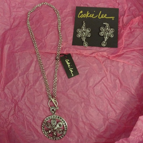 Cookie Lee Jewelry - Cookie Lee Necklace and Earrings Set